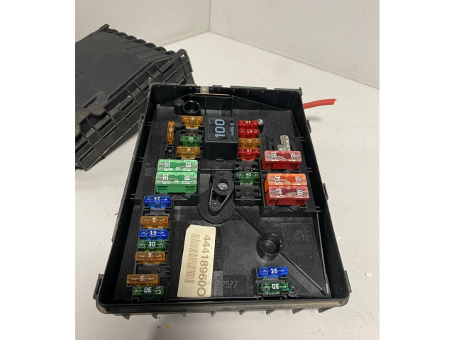 Блок предохранителей       Volkswagen Golf Cross   -  года   