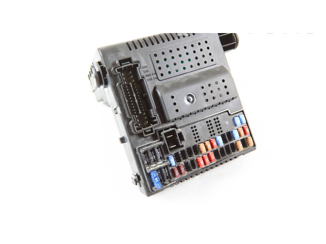 Блок предохранителей 30765646   Volvo V70    