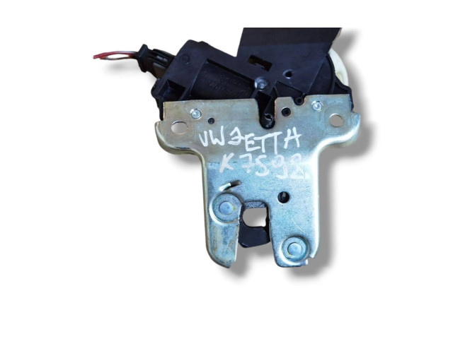 Замок багажника 4F5827505D Volkswagen Jetta V 2005 - 2010 года