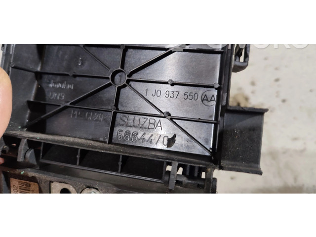 Блок предохранителей 1J0937550 Skoda Octavia Mk1 (1U)