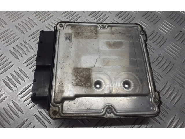 Řídící jednotka 03G906016DJ Skoda Octavia Mk2 (1Z) 2008