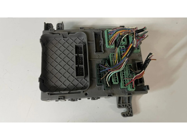 Блок предохранителей sjdg010 Honda FR-V