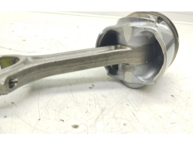 Píst    Hyundai i30     