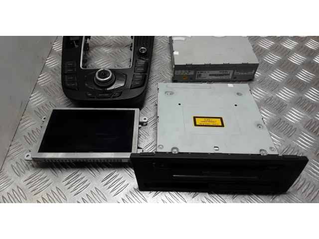 Радио/ проигрыватель CD/DVD / навигация