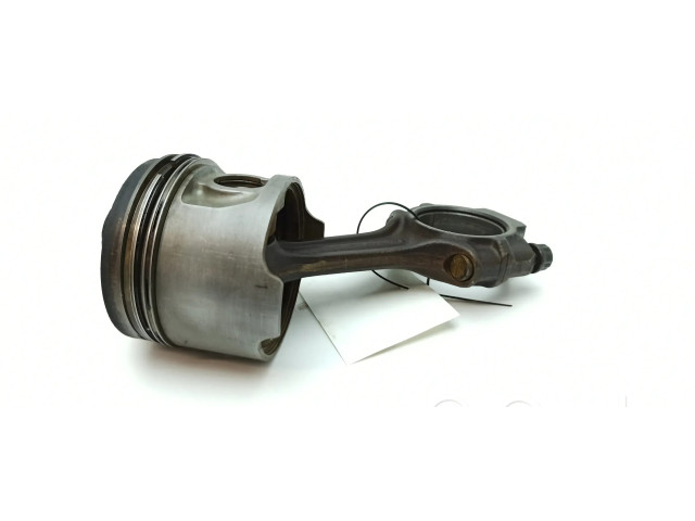 Píst 11004 Mercedes-Benz S W116 pro benzínový motor 2.8