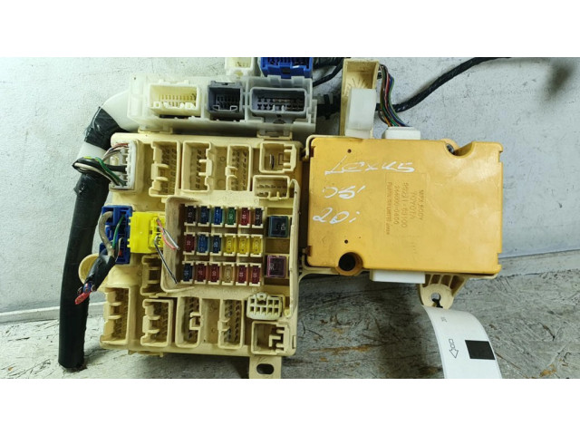 Блок предохранителей 8922153100, 2440000400 Lexus IS 200-300