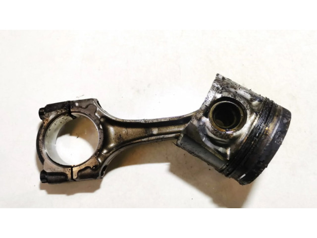 Píst Toyota Corolla Verso E121 pro naftový motor 2.0