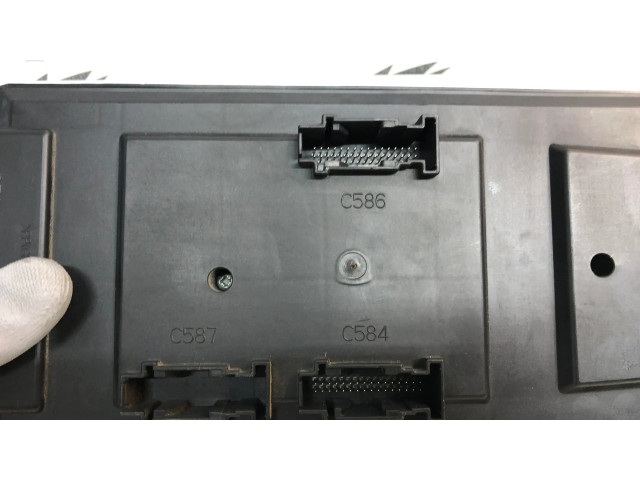 Pojistková skříňka YQE500420 Land Rover Discovery 3 - LR3 2007