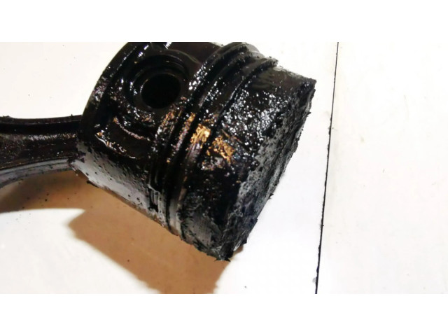 Píst Nissan Serena pro naftový motor 2.0