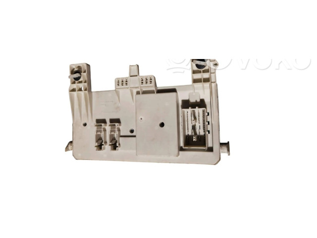 Pojistková skříňka 8690719 Volvo S40 2004