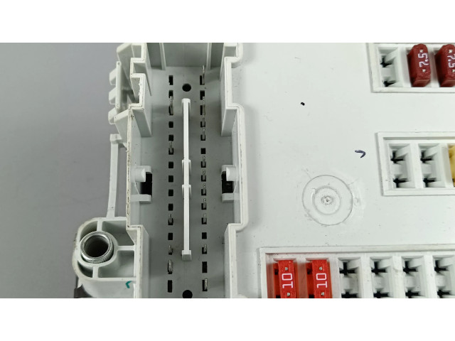   Pojistková skříňka 68412070AB   Jeep Cherokee 2019