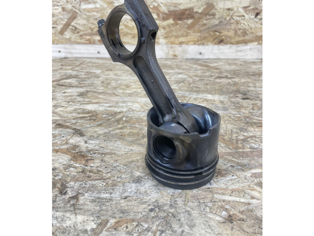 Píst M57TUE2 BMW 5 E60 E61 M57