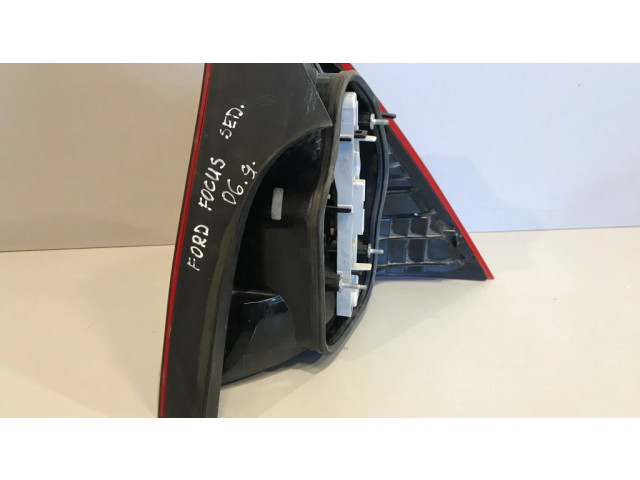 Задний фонарь левый сзади 5M5113405B, 5M5113405 Ford Focus 2004-2010 года