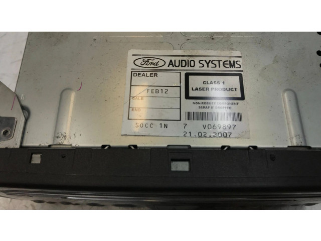 Радио/ проигрыватель CD/DVD / навигация