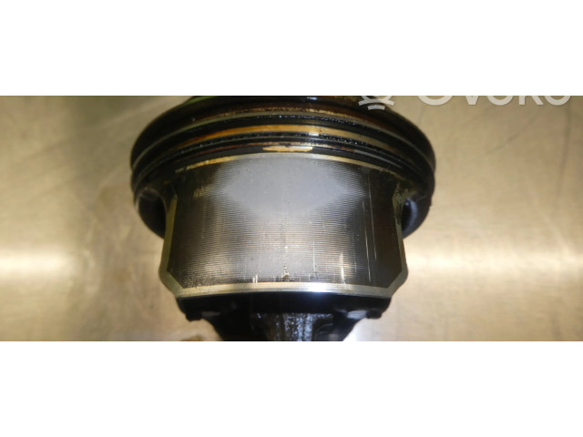 Píst 11257551550 BMW 1 E81 E87 pro benzínový motor 2.0