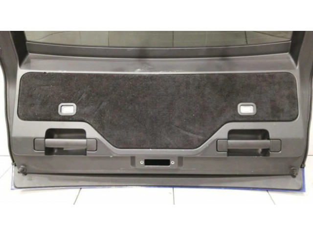 Задняя крышка (багажника)