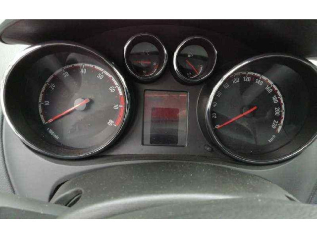 Панель приборов    Opel Meriva B       