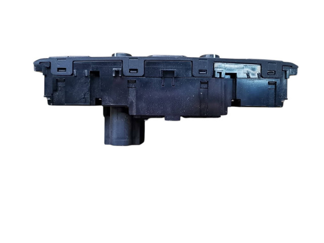 Блок управления климат-контролем 8697137, 04W42E04   Volvo XC90