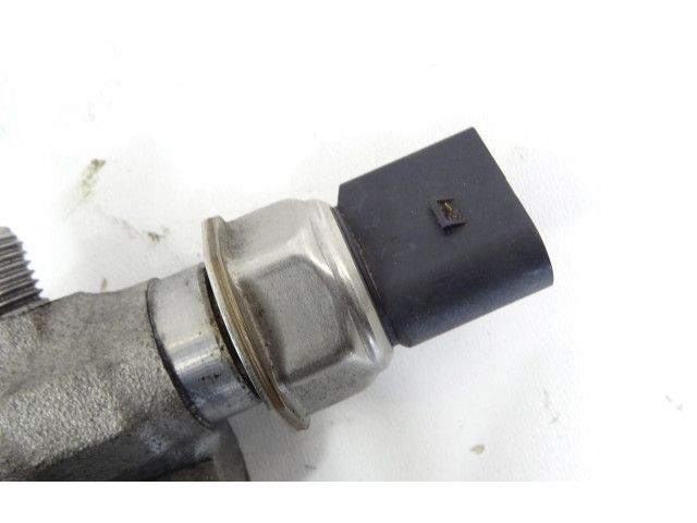 Топливная рампа 04L089G   Audi A1  