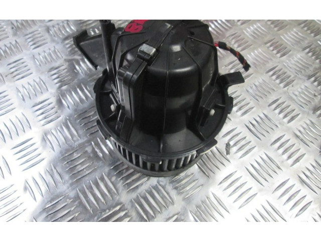 Вентилятор печки 8KO820521B Audi Q5 SQ5