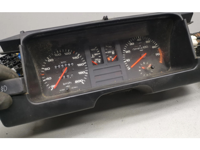 Přístrojová deska Audi 80 90 B2 1982 81117434, 88471068