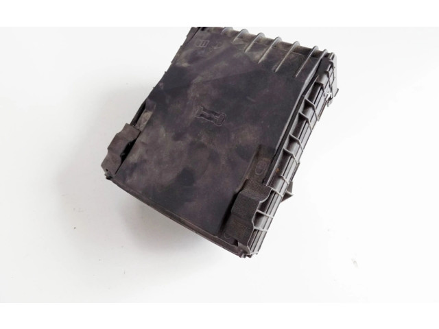   Pojistková skříňka    Volkswagen Caddy 2012