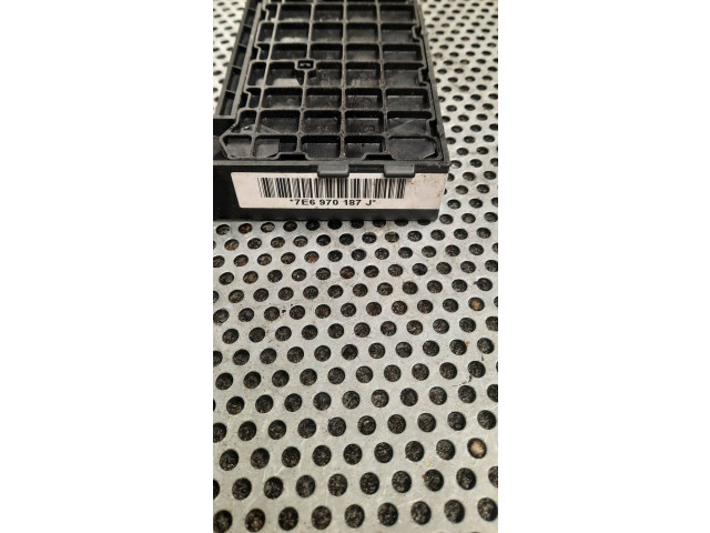 Pojistková skříňka 7E6970187J Volkswagen Transporter - Caravelle T5 2011