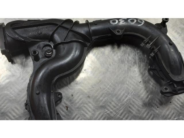 Другая деталь отсека двигателя