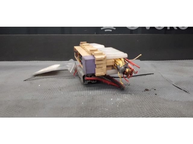 Блок предохранителей  8200241944   Renault Clio III    