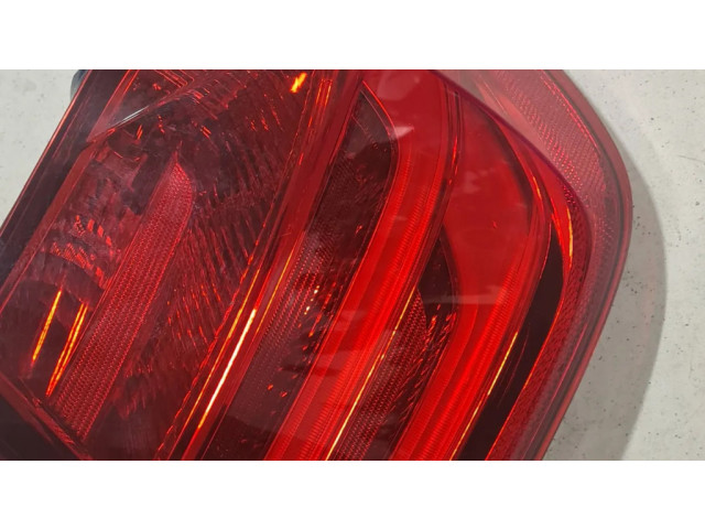 Задний фонарь в кузове