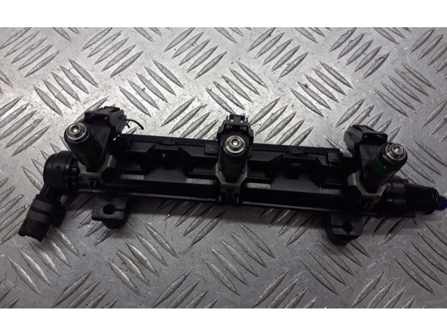 Топливная рампа 03E133320   Skoda Fabia Mk1 (6Y)  