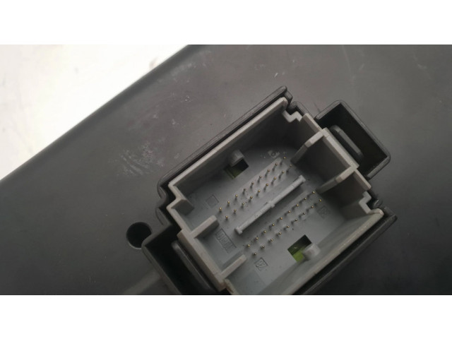 Блок предохранителей 8676391, 12217799   Volvo XC90    