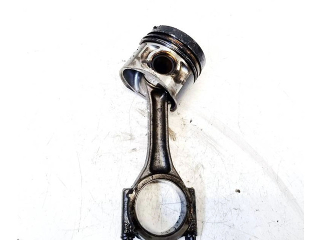 Píst Volkswagen PASSAT B5.5