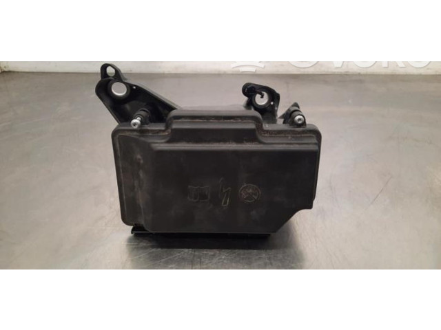 Блок предохранителей     Mercedes-Benz EQC    