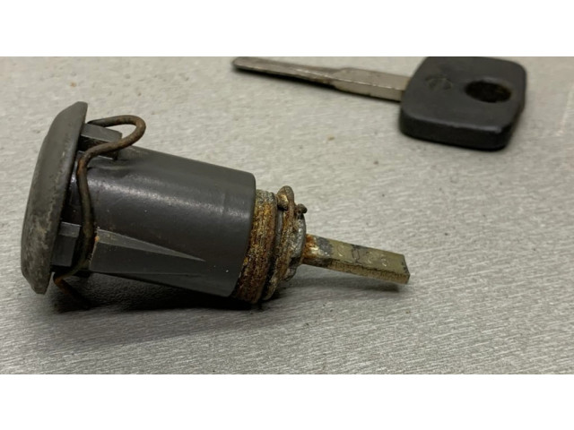 Zámek zadních dveří Y0095 Opel Rekord E2 1983