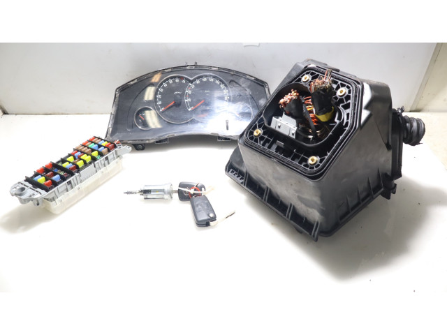 Блок управления двигателем Блок управления Opel Meriva B