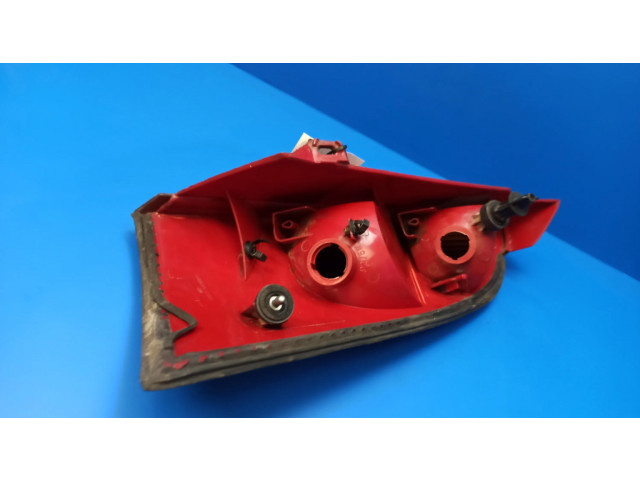 Задний фонарь левый 1M5113404A Ford Focus 1998-2004 года