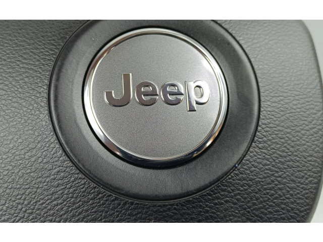 Подушка безопасности водителя    Jeep Cherokee