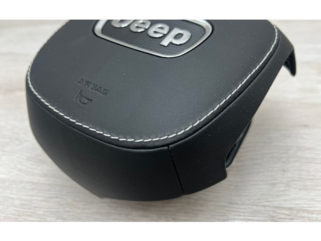 Подушка безопасности водителя 0589P1000586, P5XU982X9AB   Jeep Cherokee