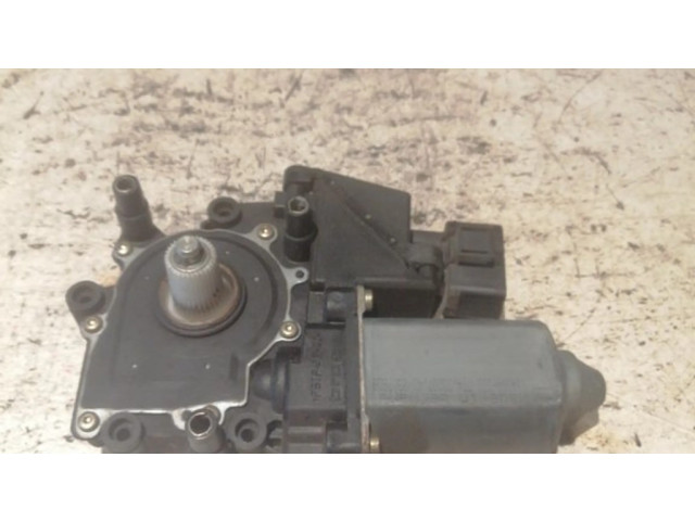 Передний двигатель механизма для подъема окон