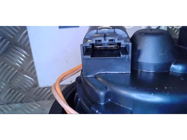 Вентилятор печки 272101170R Dacia Sandero