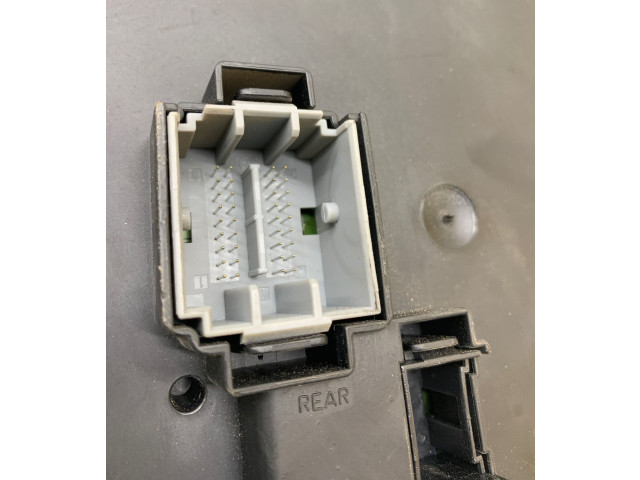 Блок предохранителей 30728522, 28017881   Volvo S60    