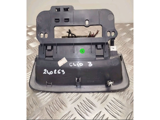 Дисплей    8200884342   Renault Clio III