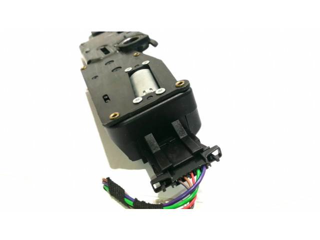 Притягиватель задней крышки