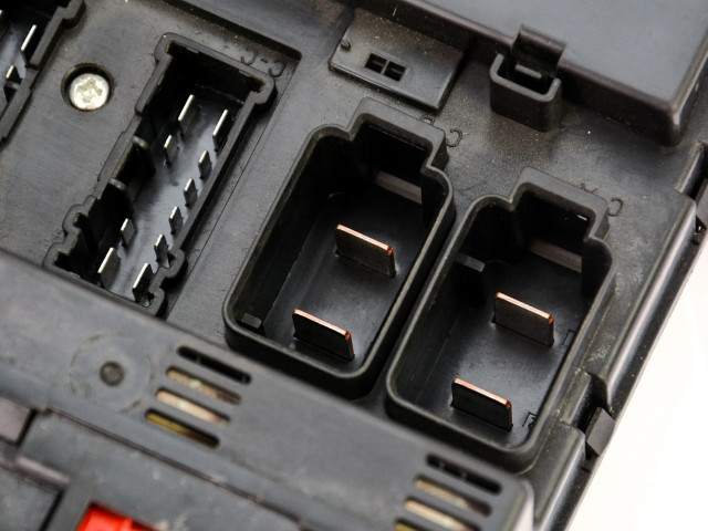 Pojistková skříňka YQE500240, YMD504280 Land Rover Range Rover L322 2005