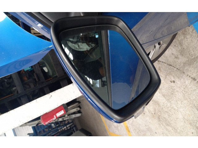 Зеркало электрическое Skoda Fabia Mk3 (NJ) 2015 - 2021 года