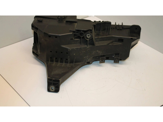 Блок предохранителей  9494210   Volvo V70    