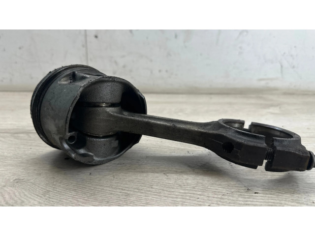 Поршень с шатуном Dodge Nitro для дизельного двигателя 2.8