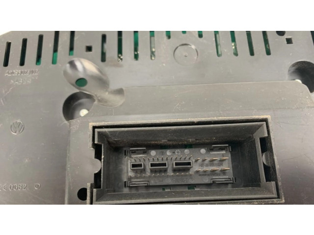 Přístrojová deska Volkswagen Jetta V 2006 1K0920953C, V0011000