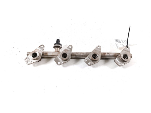 Топливная рампа A2700701595 Mercedes-Benz CLA C117 X117 W117 для двигателя M 270.920